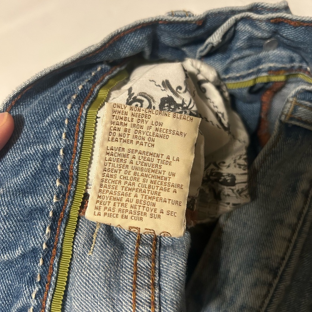 Tommy Bahama Men’s 32X30 Classic Fit Distressed Medium Wash Jeans - Picture 7 of 8